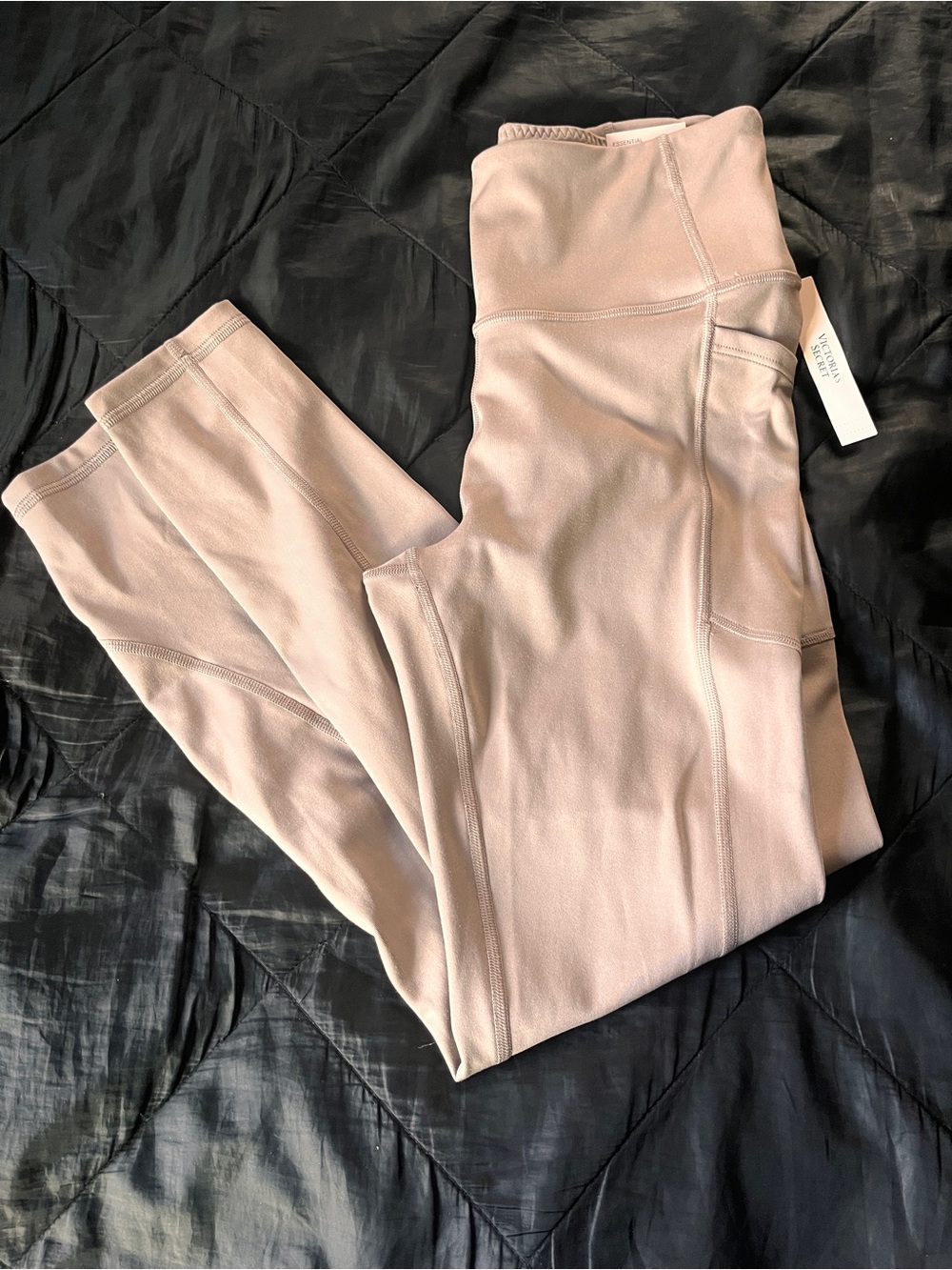 Victoria’s Secret Essential leggings NWT